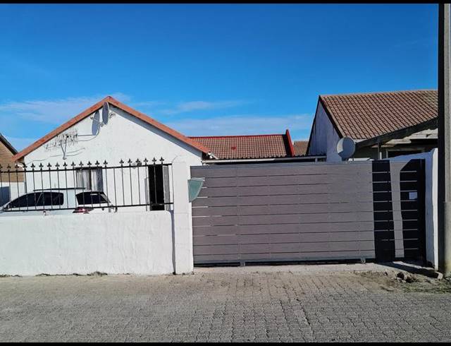 4 BEDROOM HOUSE FOR SALE IN MALIBU VILLAGE